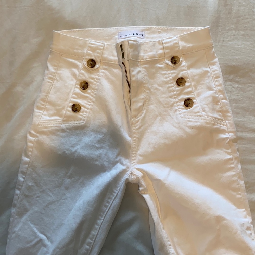 WHITE JEANS